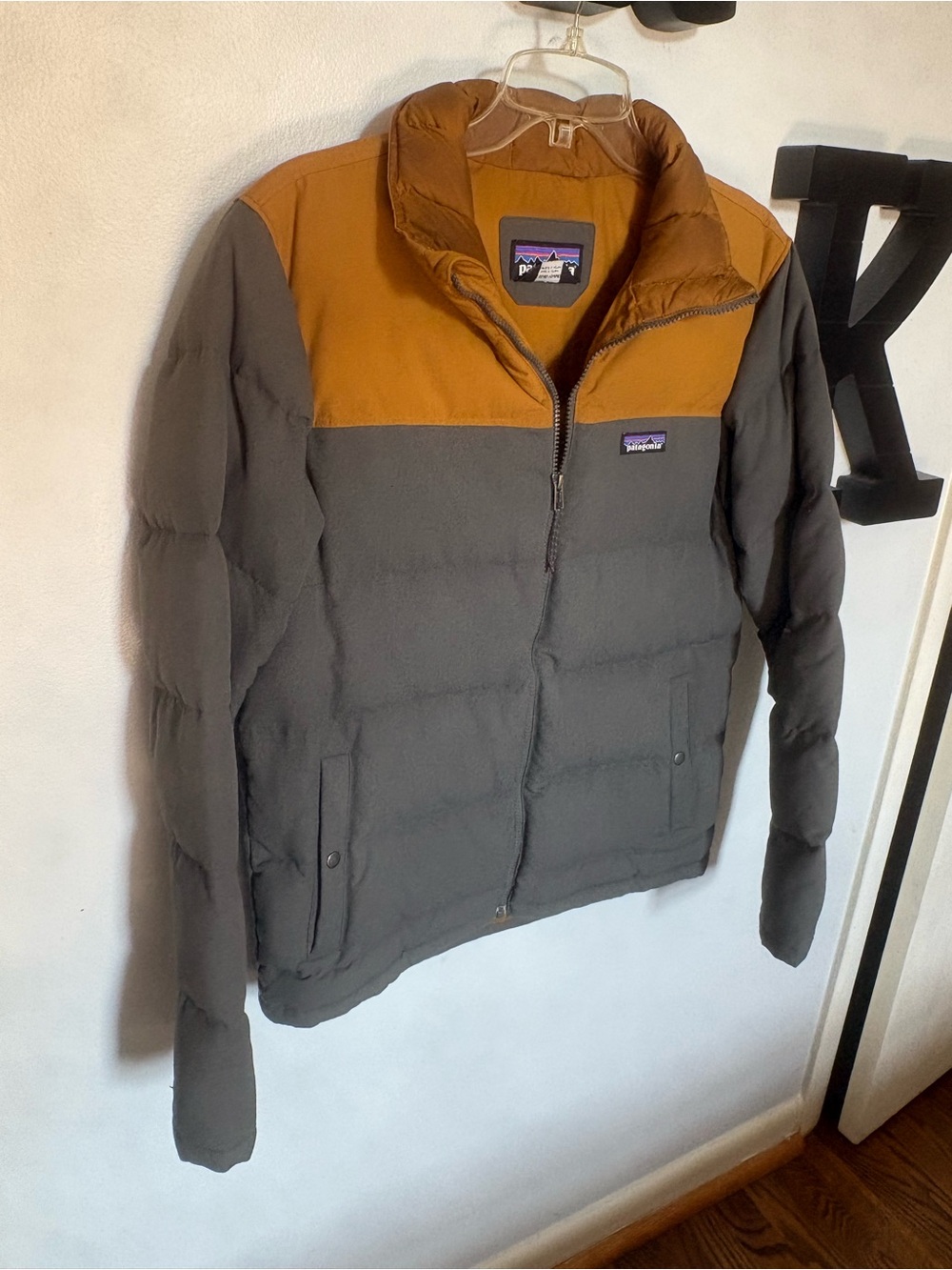 Patagonia Men’s Bivy Down Jacket Size Small Puffer Parka Forge Grey/Camel 28322